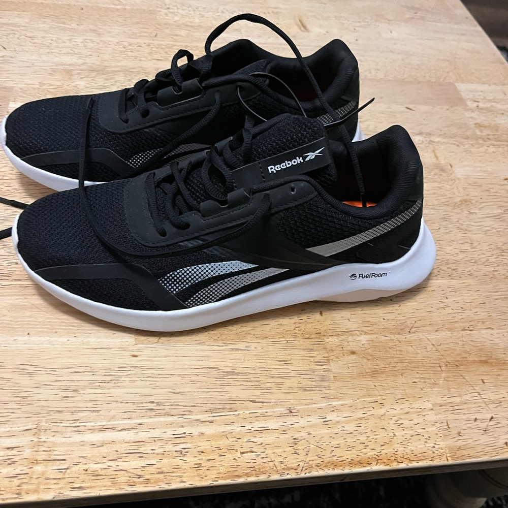 Reebok Black and White Athletic Shoes men’s size 10 new without tags